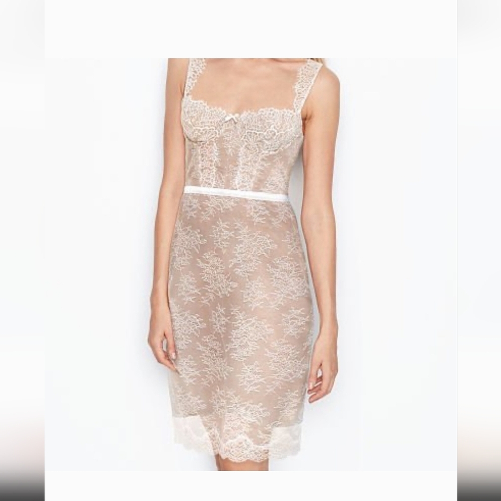 Victoria's Secret White Lace Chemise - Picture 2 of 7